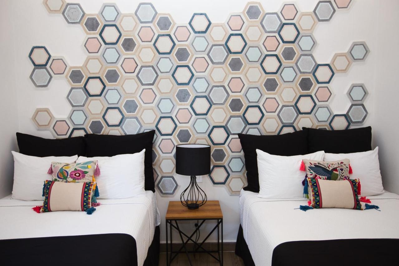 מלון בקאלאר Casa Chukum מראה חיצוני תמונה Hexagon wall art